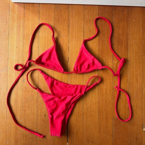 Bikinis - Picture 4 of 4